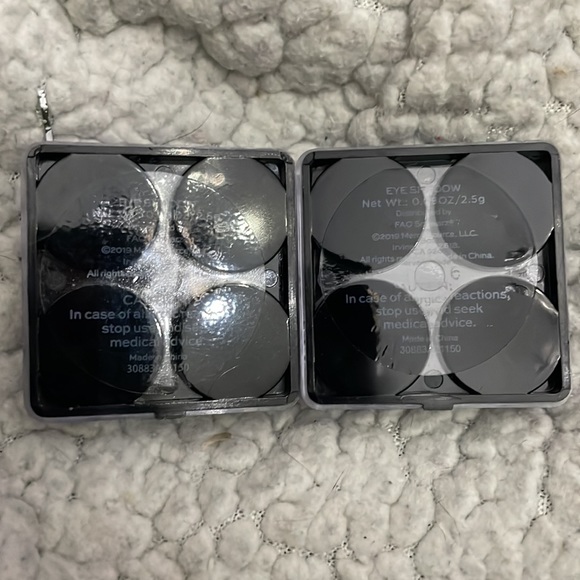 New 2 f.a.o Schwarz eye shadow palettes - Picture 3 of 4